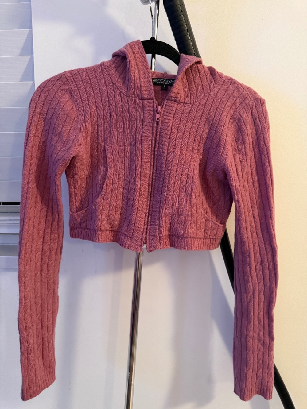 Cropped cashmere hoodie